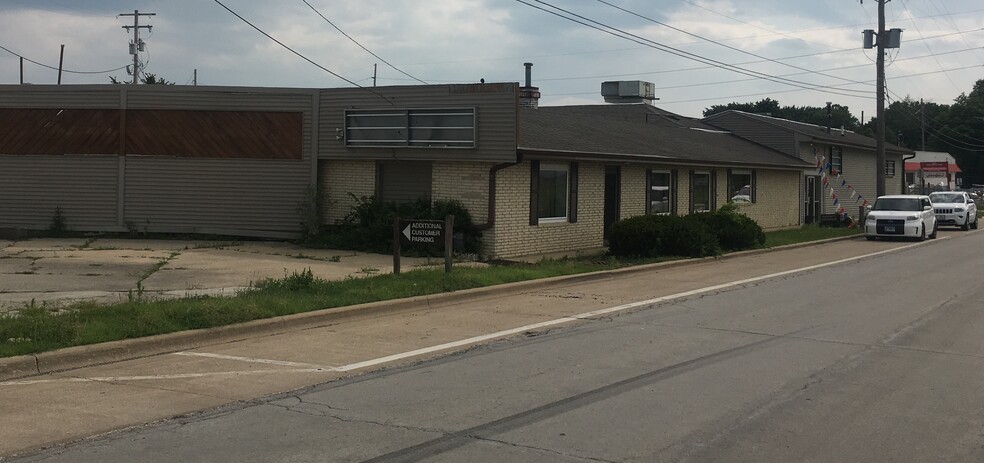 More Photos Of 1001 Croxton Ave, Bloomington Research And Development For Lease