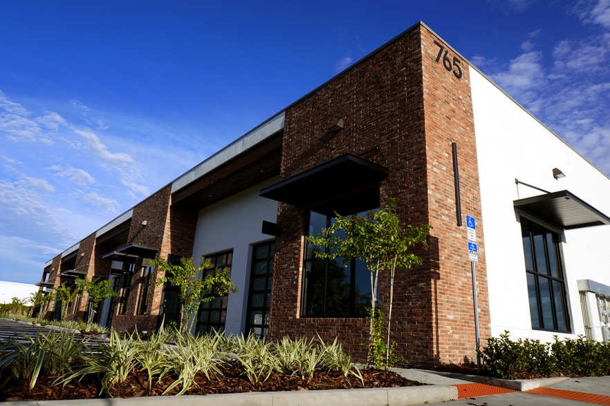 More Photos Of 775 Garden Commerce Pky, Winter Garden Research And Development For Lease