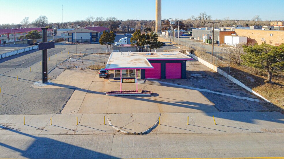 More Photos Of 12007 N I-35 Service Rd, Oklahoma City Service Station For Lease