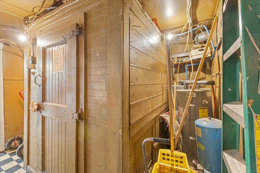 More Photos Of 206 1st St, Soldier Restaurant For Sale