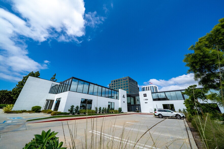 More Photos Of 18851 Bardeen Ave, Irvine Office For Sale