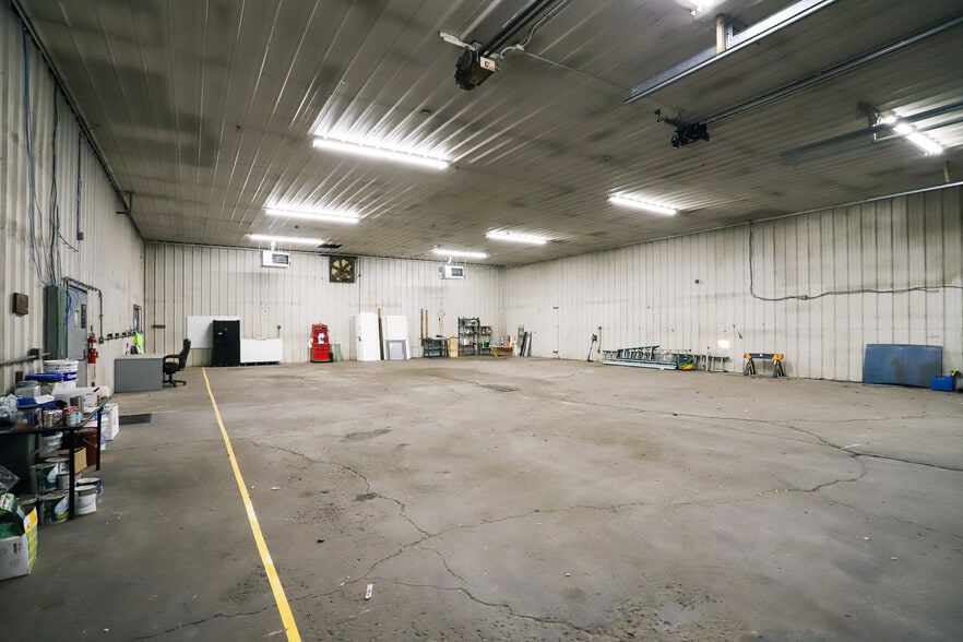 More Photos Of 1301 Fabricon Blvd, Jeffersonville Light Manufacturing For Lease