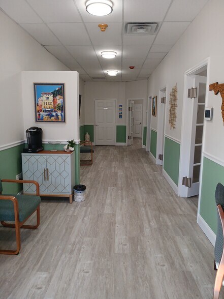 More Photos Of 115 N Tamiami Trl, Nokomis Office For Lease