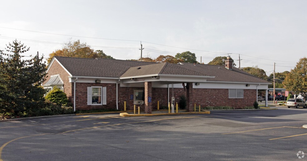 More Photos Of 245 Lake Ave, Saint James Bank For Lease