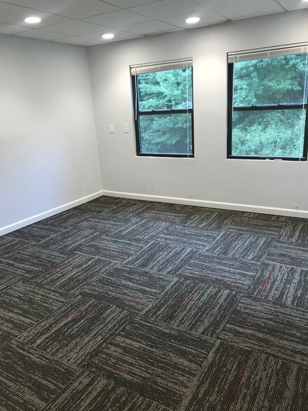 More Photos Of 206 Turnpike Rd, Southborough Office For Sale