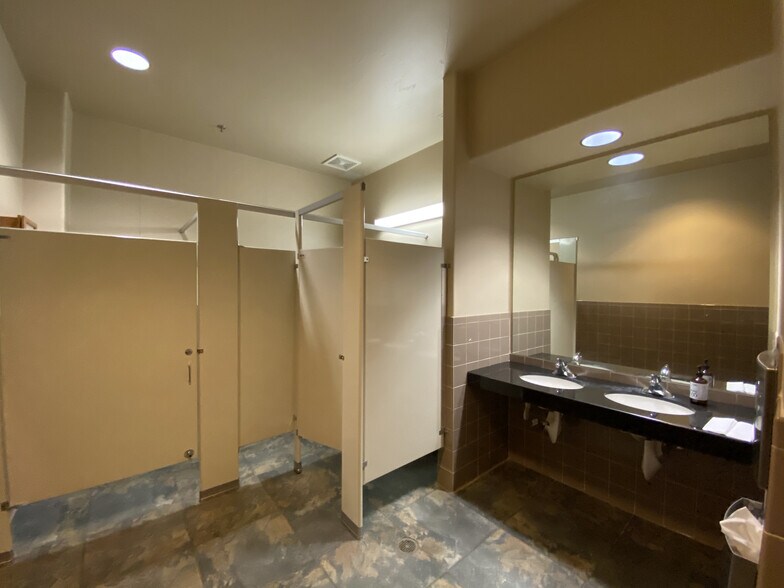 More Photos Of 1547 E March Ln, Stockton Bank For Lease