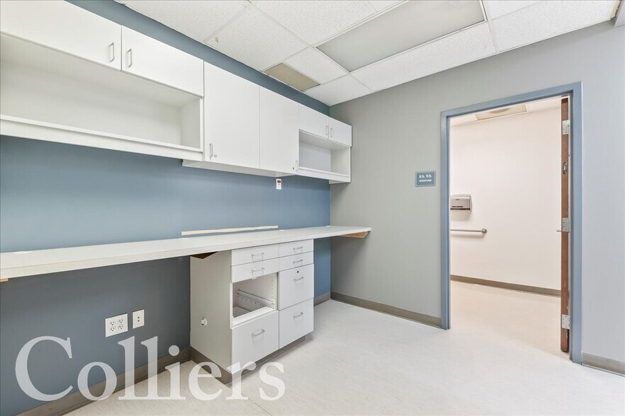 More Photos Of 745 S Progress Ave, Meridian Medical For Lease