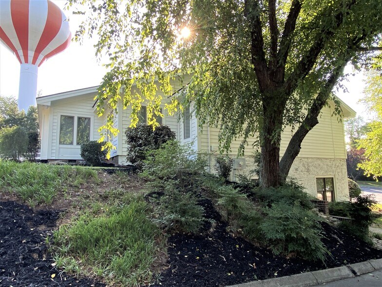 More Photos Of 86 Villa Rd, Greenville Medical For Sale