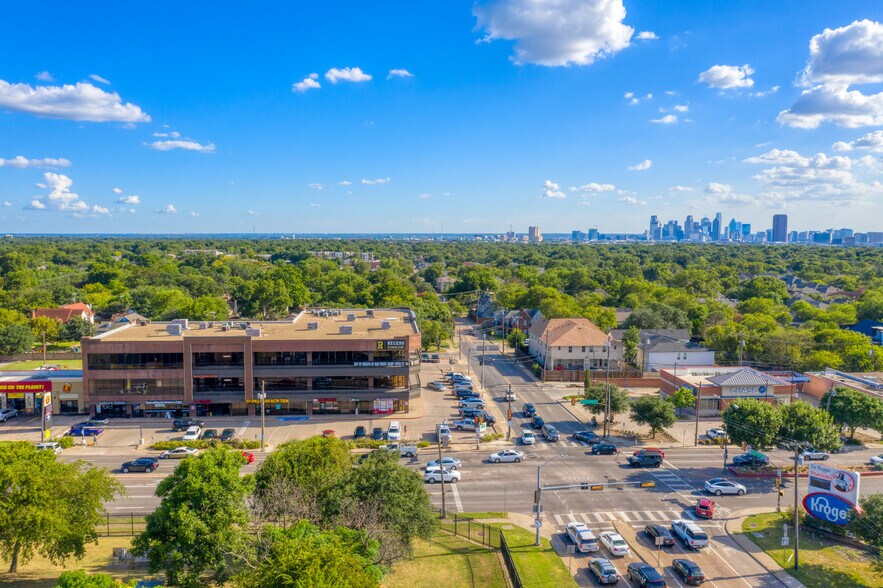 More Photos Of 5706 E Mockingbird Ln, Dallas Unknown For Lease