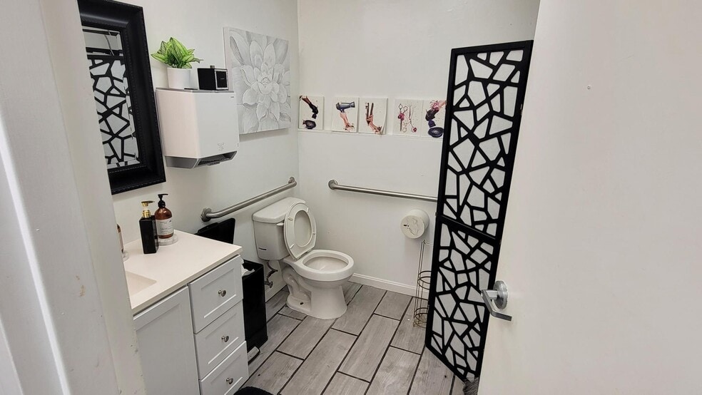 More Photos Of 100 N 7th St, Richmond Storefront Retail Office For Lease