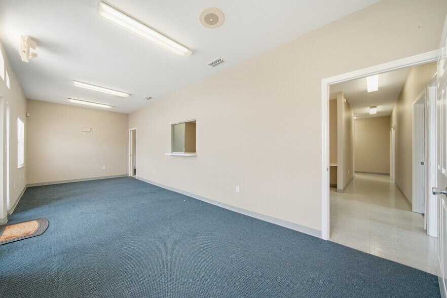 More Photos Of 401 W Interlake Blvd, Lake Placid Office For Sale