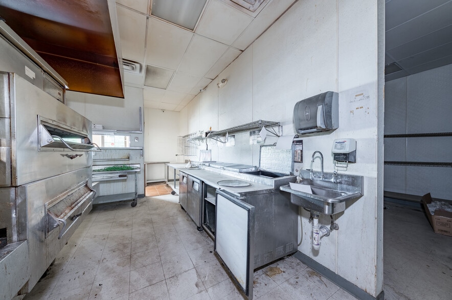 More Photos Of 1370 University Ave, Morgantown Storefront Retail Office For Sale