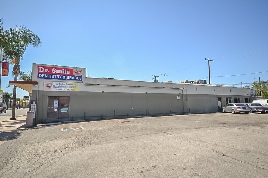 Primary Photo Of 1306 S Main St, Santa Ana Freestanding For Lease