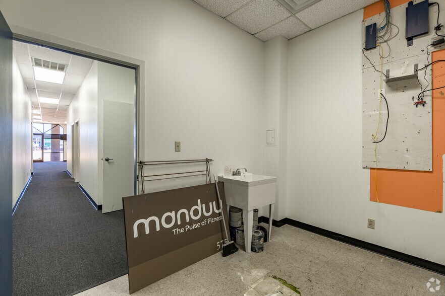 More Photos Of 4609-4637 Poplar Ave, Memphis Unknown For Sale