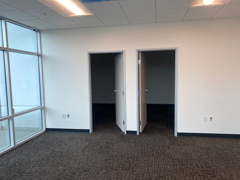 More Photos Of 980 Marlborough Ave, Riverside Warehouse For Lease