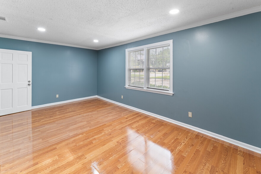 More Photos Of 2605 US Highway 80 W, Savannah Office For Sale