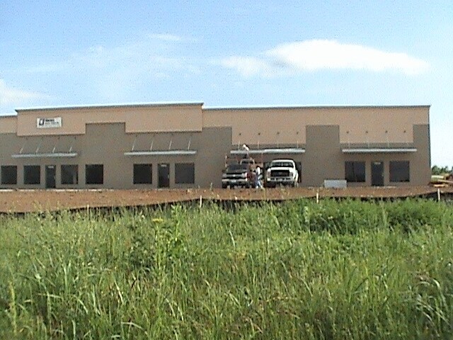 More Photos Of 1201-1221 NW Pamela Blvd, Grain Valley Warehouse For Lease