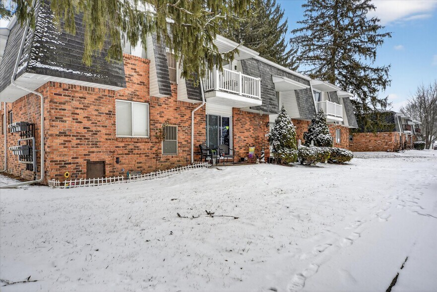 More Photos Of 240 Park St, Pinckney Apartments For Sale