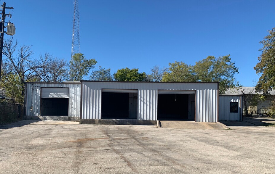 More Photos Of 13240 Pond Springs Rd, Austin Warehouse For Sale
