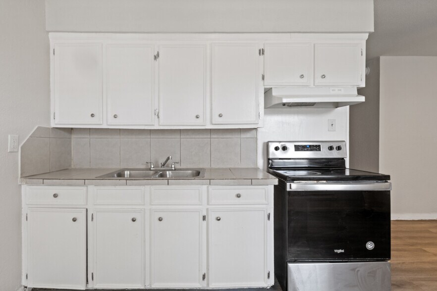 More Photos Of 8114 Stedman St, Houston Apartments For Sale