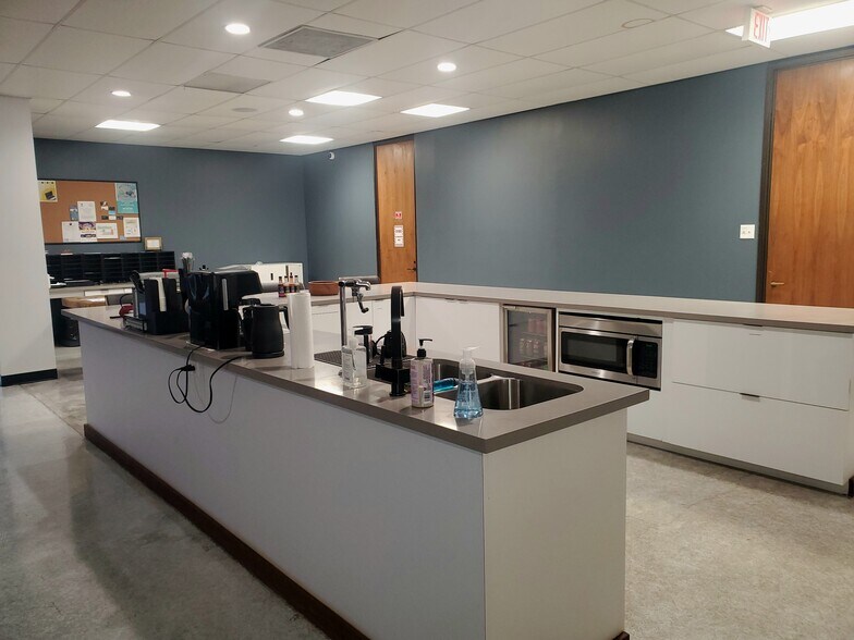 More Photos Of 2121 Market St, Galveston Coworking Space