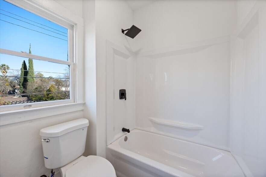 More Photos Of 1717 26th St, Sacramento Apartments For Sale