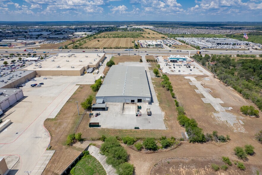 More Photos Of 3194 N Interstate 35, New Braunfels Warehouse For Lease