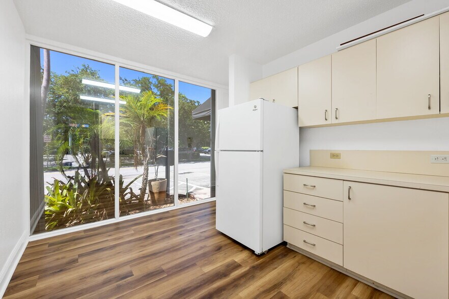 More Photos Of 100 SE 15th Ave, Fort Lauderdale Medical For Lease