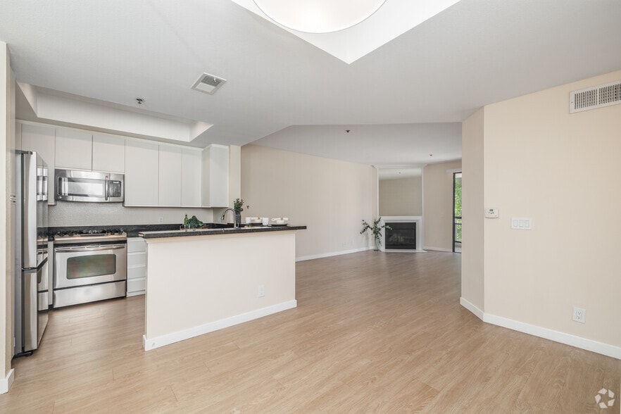 More Photos Of 740 S Burnside Ave, Los Angeles Apartments For Sale