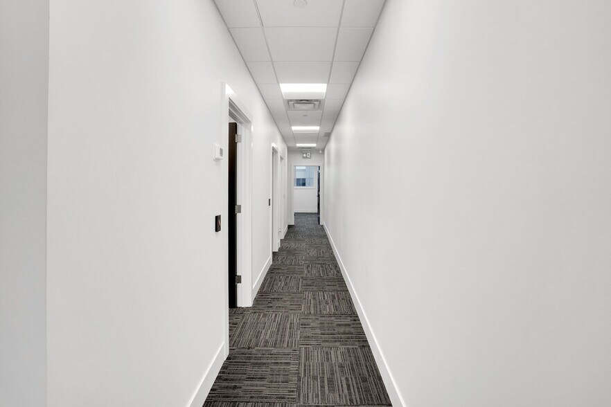 More Photos Of 7611 Pine Valley Dr, Vaughan Storefront Retail Office For Lease