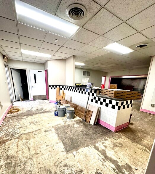 More Photos Of 400-422 N Kennedy Dr, Bradley Medical For Lease