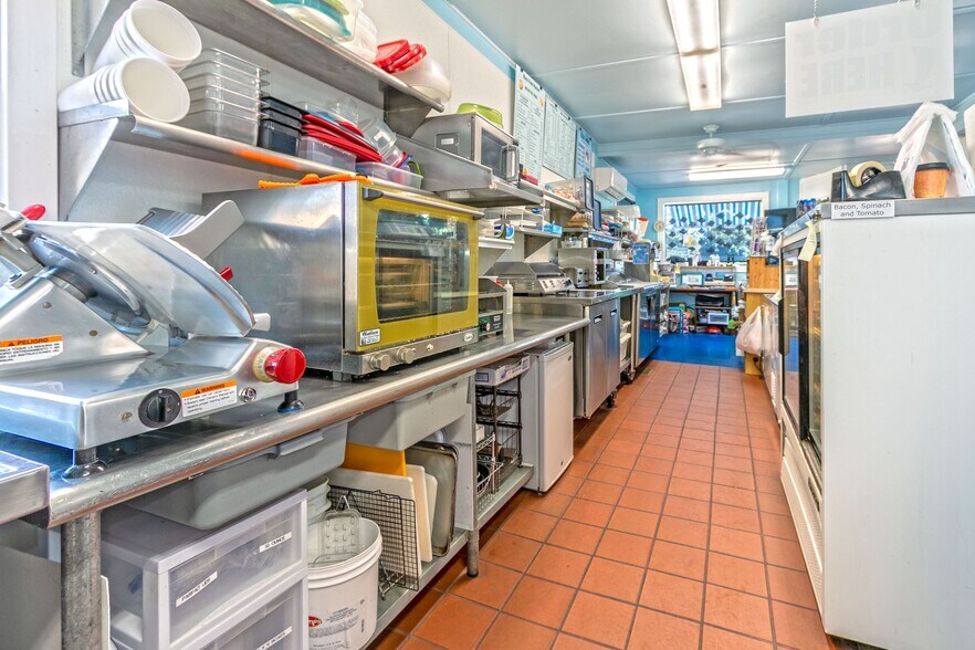 More Photos Of 35 Nehantic Dr, Niantic Storefront Retail Residential For Sale