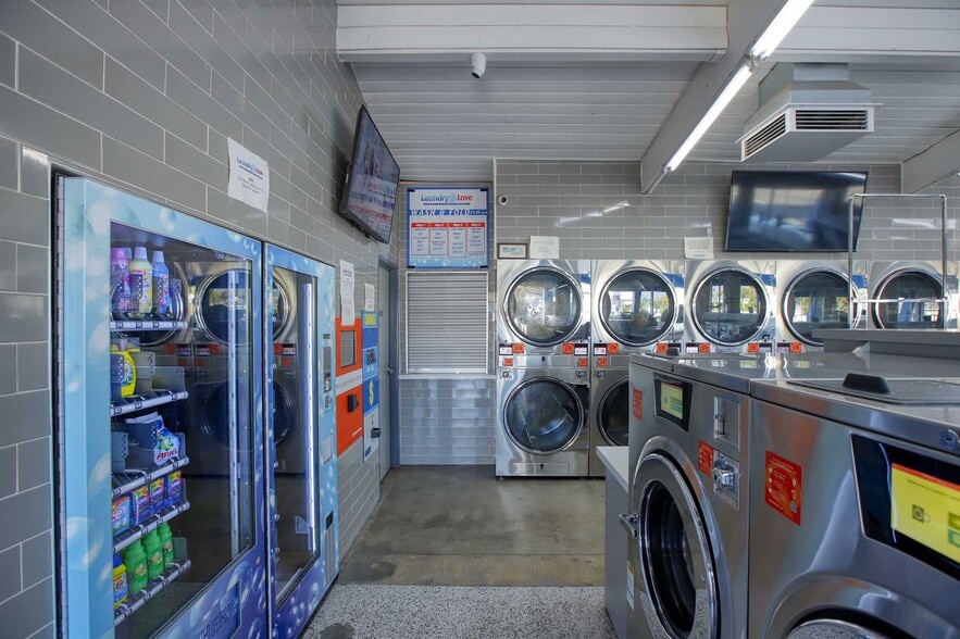 More Photos Of 10504 Victory Blvd, North Hollywood Freestanding For Sale