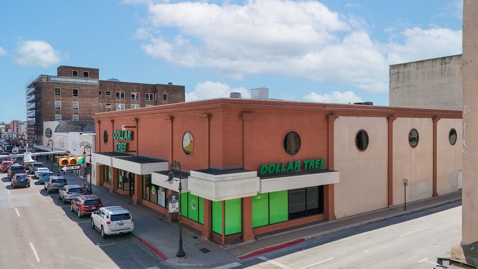 More Photos Of 1104 E Elizabeth St, Brownsville Supermarket For Sale