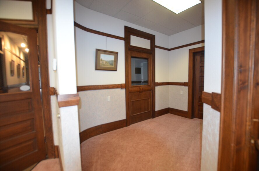 More Photos Of 4 S Idaho St, Dillon Office For Sale