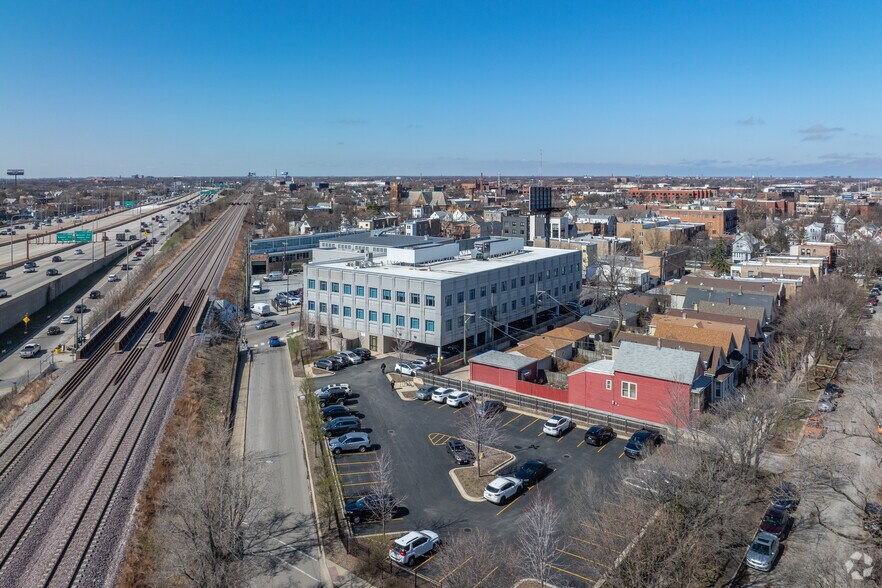 More Photos Of 2923 N California Ave, Chicago Medical For Lease