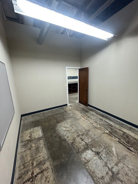More Photos Of 5967 Merle Hay Rd, Johnston Storefront Retail Office For Lease