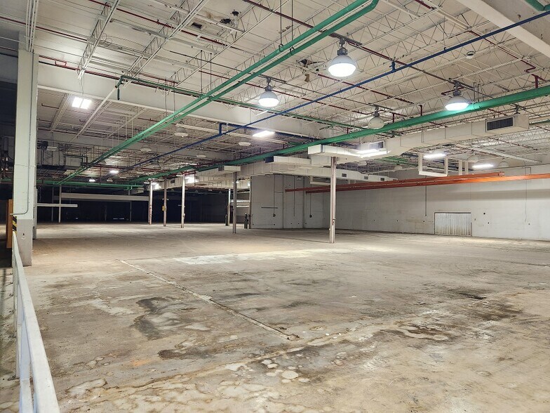 More Photos Of 400 Industrial Park Rd, Farmville Manufacturing For Sale