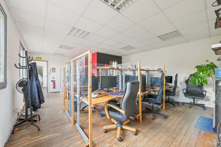 More Photos Of 20 Rue Marx Dormoy, Paris Office For Sale