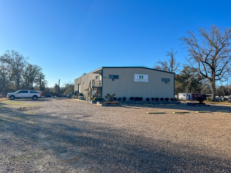 More Photos Of 39509 I-55 Service Rd, Ponchatoula Light Distribution For Lease