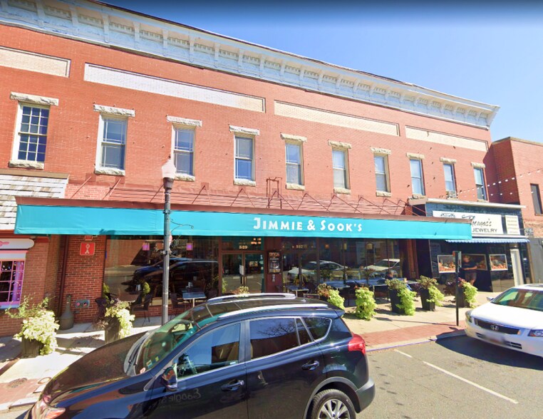 More Photos Of 527 Poplar St, Cambridge Storefront For Lease