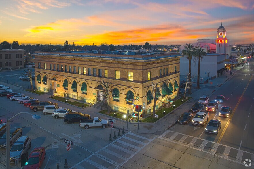 More Photos Of 1712 19th St, Bakersfield Office For Lease