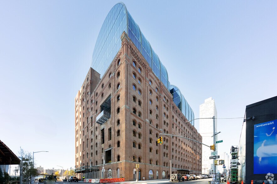 More Photos Of 300 Kent Ave, Brooklyn Office For Lease