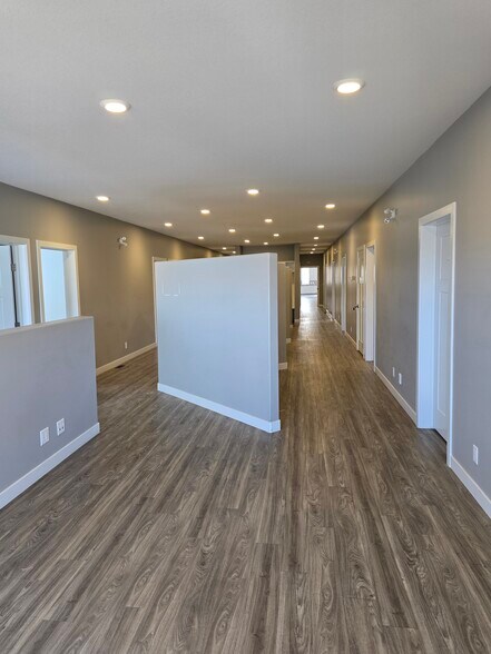 More Photos Of 110 Pelican Pl, Sylvan Lake Office For Sale