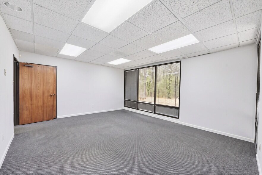 More Photos Of 10940 Stancliff Rd, Houston Office For Lease