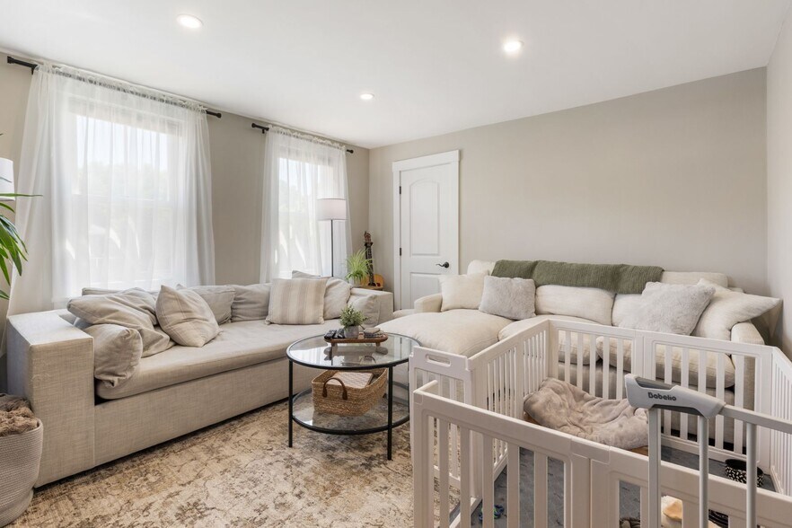 More Photos Of 67 North St, Hingham Apartments For Sale