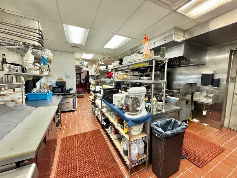 More Photos Of 370 Manor Ln, Jamesport Restaurant For Sale