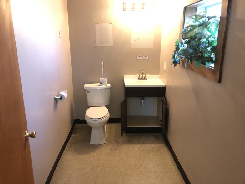 More Photos Of 7947 Southeastern Ave, Indianapolis Loft Creative Space For Sale