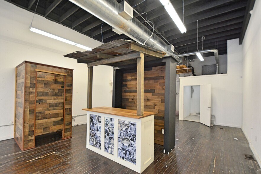 More Photos Of 200 E Court St, Seguin General Retail For Sale