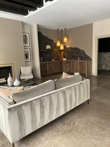 More Photos Of 3301 15th St S, Fargo Showroom For Lease